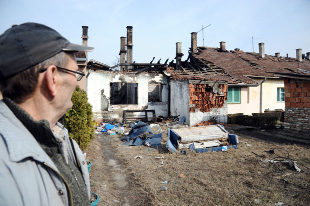 ПОРОДИЦЕ БЕЗ КРОВА НАД ГЛАВОМ: Пет домова нестало у пламену